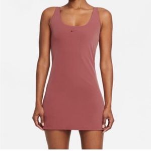 Nike Bliss Luxe Women's Slim Fit Training Tennis Dress
